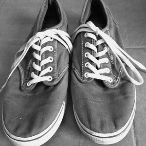 VANS Off The Wall Women’s Classic Skate Shoe Gray Size 8.5